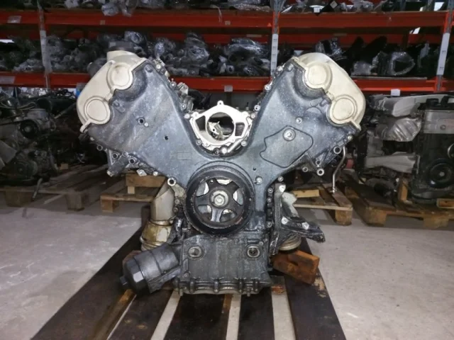 Двигатель без навесного для Porsche Cayenne 958 2010-2014 на фотографиях