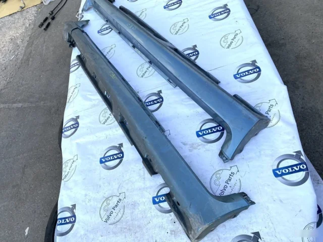 Накладка порога левая для Volvo C30 MK 2006-2013 на фотографиях