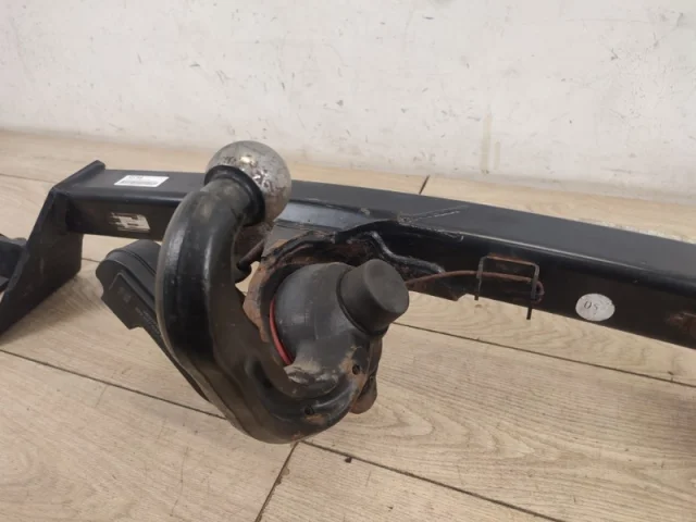 Фаркоп для Volkswagen Touareg II (7P5) 2010-2014 на фотографиях