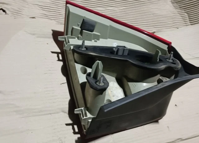 Фонарь внешний правый для Volvo XC70 BZ 2007-2016 на фотографиях