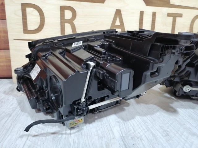 Фара правая для Mercedes-Benz E class C207 2009-2017 на фотографиях