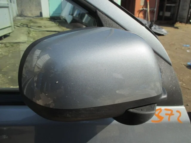 Стекла и зеркала для Nissan Tiida SC11 Седан 2007-2014 на фотографиях