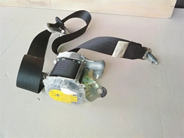 Ремень безопасности передний правый для Subaru Forester SH 2008-2012 на фотографиях