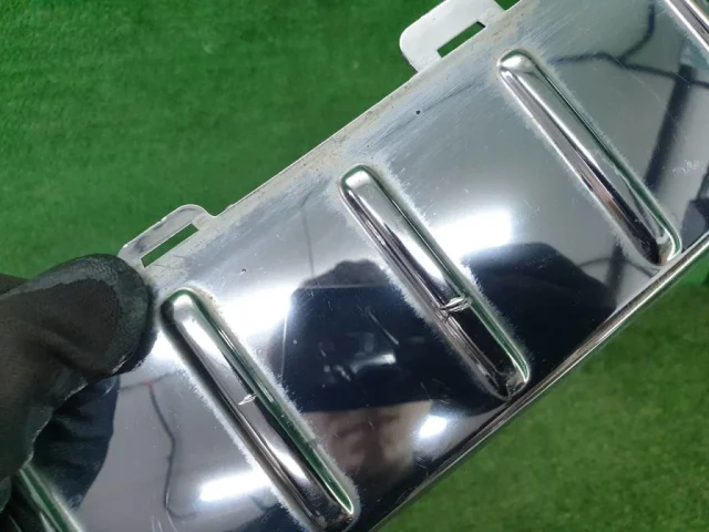 Накладка заднего бампера правая для Volkswagen Touareg I (7L) 2002-2010 на фотографиях