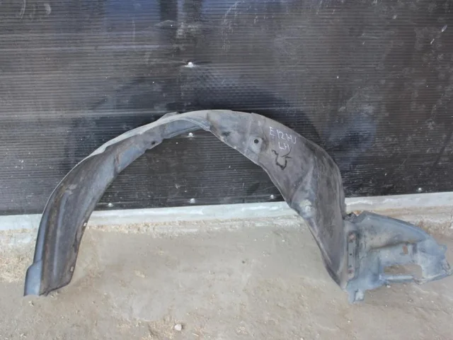 Крылья для Toyota Corolla E120/E130 Хэтчбек 2001-2007 на фотографиях