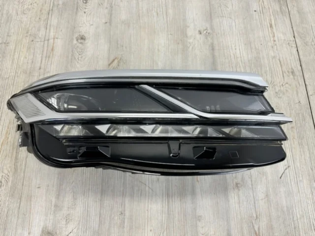 Фара ксенон левая для Volkswagen Touareg III (CR) 2018+ на фотографиях