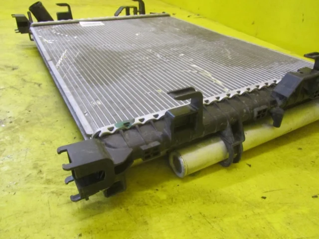 Радиатор охлаждения ДВС для Renault Sandero BS 2007-2014 на фотографиях