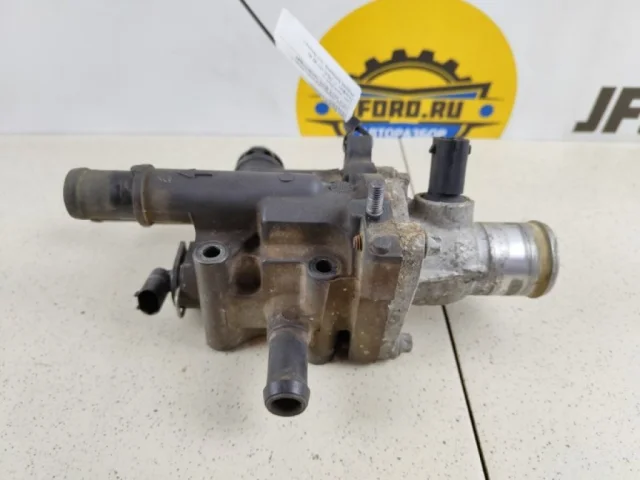 Корпус термостата системы охлаждения ДВС для Opel Zafira B 2005-2015 на фотографиях