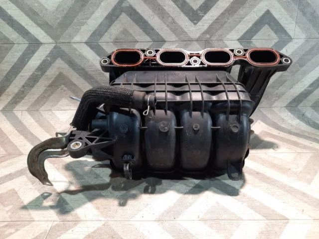 Впускной коллектор для Toyota RAV4 XA40 rest 2015-2019 на фотографиях