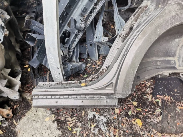 Заднее левое крыло для Mercedes-Benz GL class X164 2006-2012 на фотографиях