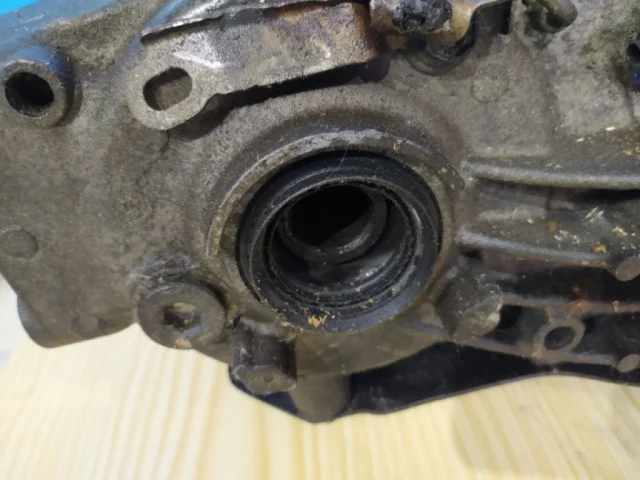 Редуктор дифференциала ведущего моста для Toyota RAV4 XA30 2005-2012 на фотографиях