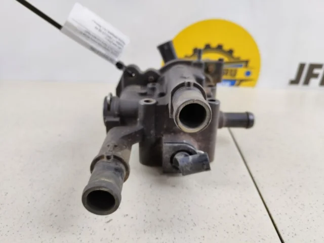 Корпус термостата системы охлаждения ДВС для Opel Zafira B 2005-2015 на фотографиях