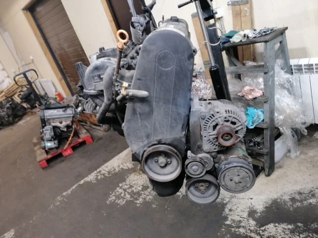 Двигатель без навесного для Volkswagen Polo III (6N1) 1994-1999 на фотографиях