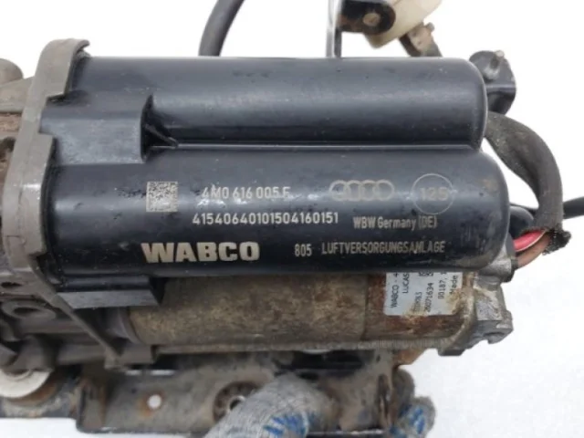 Компрессор пневмоподвески задний для Audi Q7 4M 2015+ на фотографиях