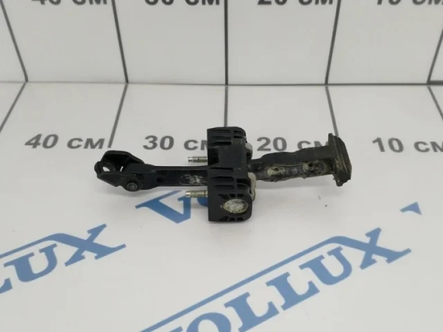 Ограничитель двери передней левой для Volvo XC70 BZ 2007-2016 на фотографиях