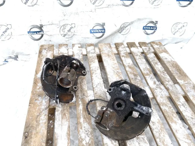 Кулак поворотный правый для Land Rover Range Rover Evoque L538 2011-2015 на фотографиях