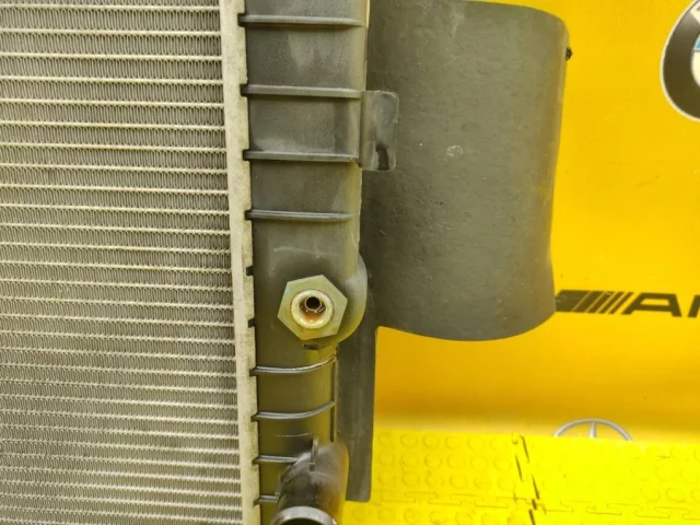 Радиатор охлаждения ДВС для Mercedes-Benz M class W163 1998-2005 на фотографиях