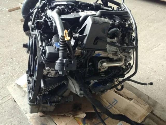 Двигатель без навесного для Mercedes-Benz Vito W447 Vito 2014-2022 на фотографиях