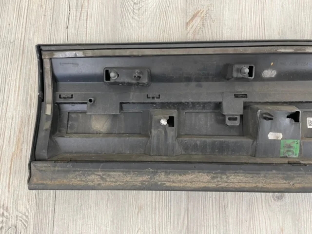 Стекло двери заднее правое для Audi Q7 4M 2015+ на фотографиях