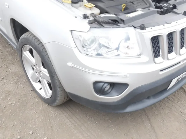 Бампер передний для Jeep Compass 1 MK rest 2011-2016 на фотографиях