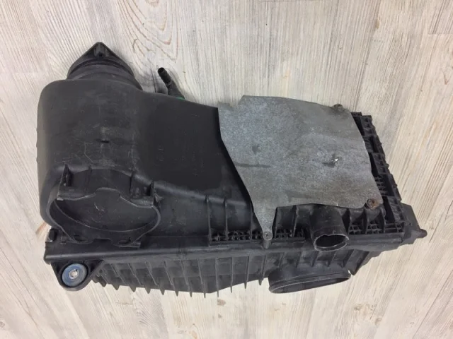 Корпус воздушного фильтра для Audi Q7 4L 2005-2015 на фотографиях