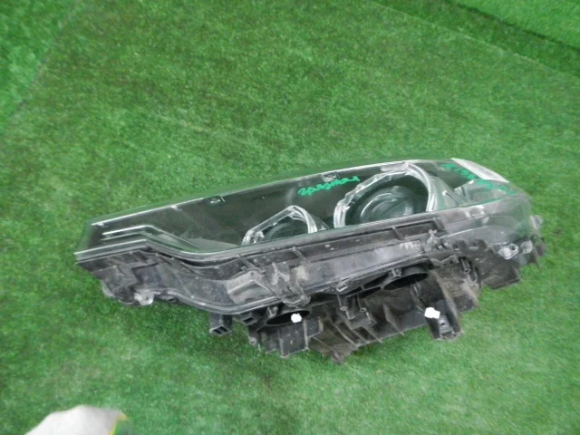 Фара левая для BMW 3er F30 2011-2019 на фотографиях