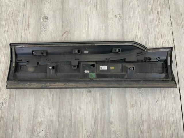 Стекло двери заднее правое для Audi Q7 4M 2015+ на фотографиях