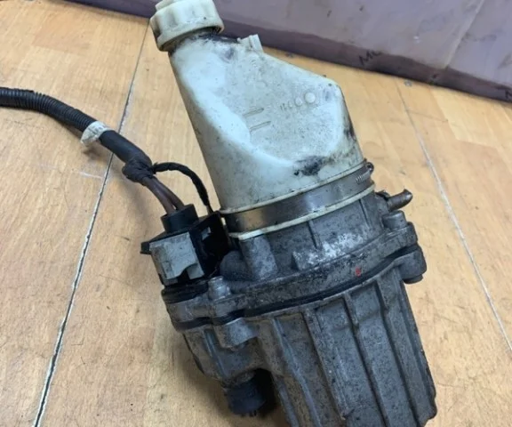 Насос ГУР для Opel Astra H Седан 2004-2014 на фотографиях