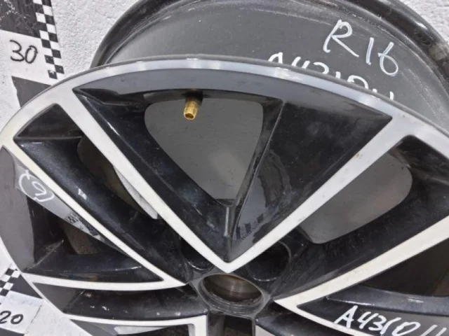 Диск колесный литой для Skoda Rapid I NH3 2012-2017 на фотографиях