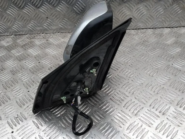 Стекла и зеркала для Nissan Note E11 2005-2012 на фотографиях