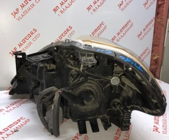 Фары для Nissan Tiida C11 Хэтчбек 2007-2014 на фотографиях