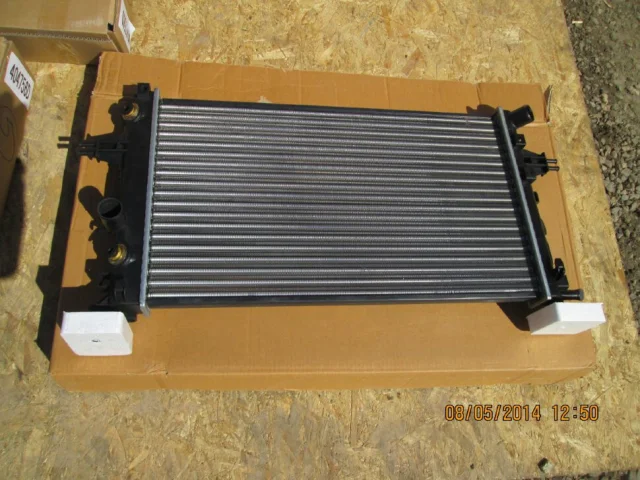 Радиатор охлаждения ДВС для Opel Astra J Седан 2011-2017 на фотографиях