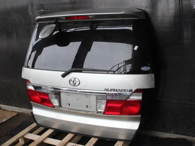 Двери для Toyota Alphard H10 2002-2008 на фотографиях