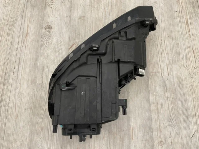 Фара ксенон левая для Volkswagen Touareg II (7P5) 2010-2014 на фотографиях