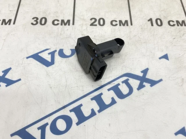 Датчик массового расхода воздуха для Volvo C30 MK 2006-2013 на фотографиях