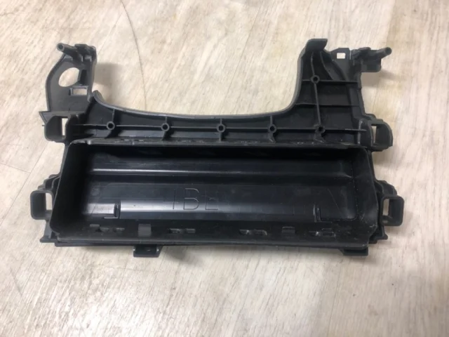 Подушка безопасности в колени для Mitsubishi Outlander III 2 rest GF0W 2015-2018 на фотографиях