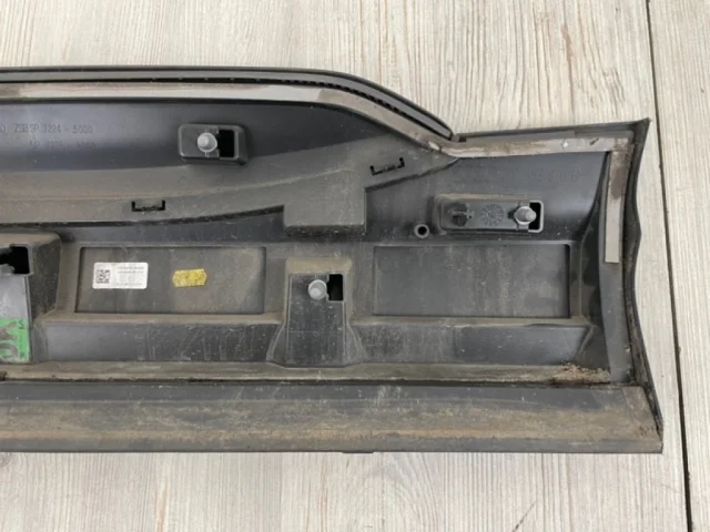 Стекло двери заднее правое для Audi Q7 4M 2015+ на фотографиях