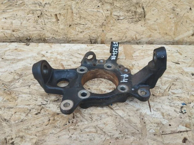 Кулак поворотный правый для Mitsubishi Pajero V90 5dr 2006-2011 на фотографиях