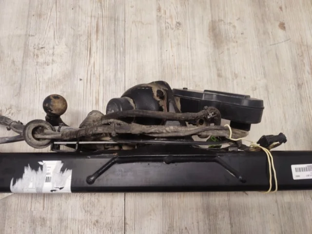 Фаркоп для Volkswagen Touareg II (7P5) Rest 2014-2018 на фотографиях