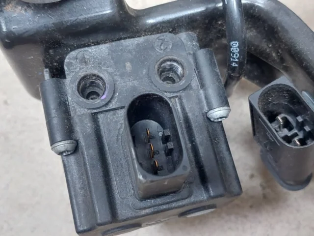 Компрессор пневмоподвески задний для BMW X5 Е70 2006-2013 на фотографиях