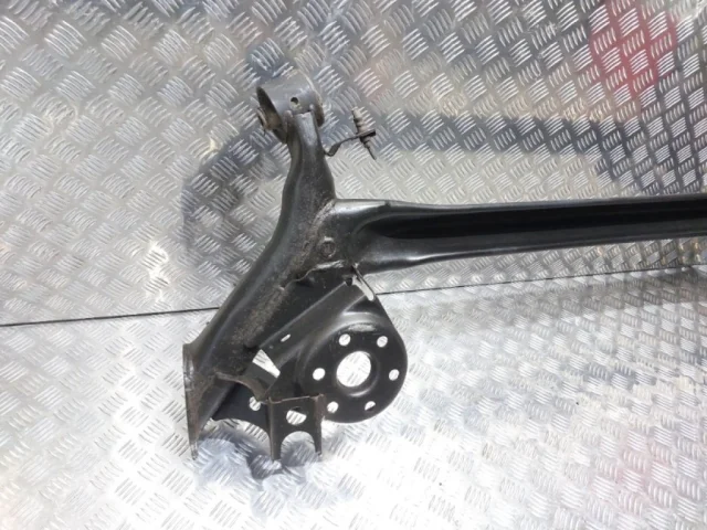 Задняя балка для Toyota Corolla E180 rest (RU) 2016-2019 на фотографиях