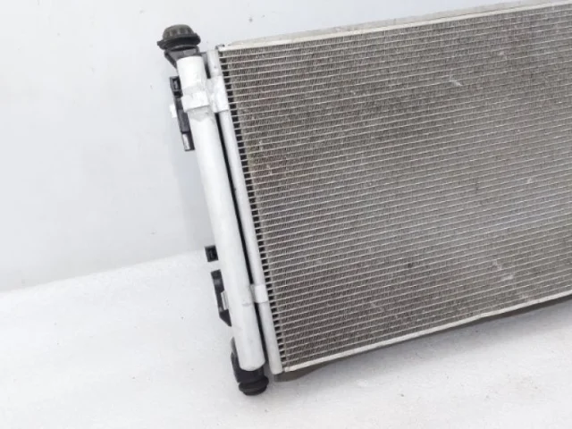 Кассета радиаторов для Hyundai Solaris 1 RB (2011-2013) на фотографиях