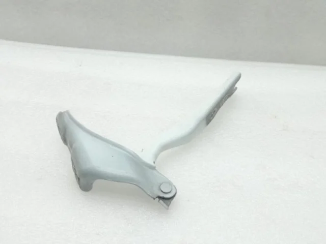 Петля капота левая для Skoda Rapid I rest NH3 2017-2020 на фотографиях