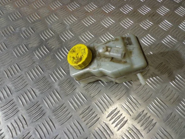 Бачок главного тормозного цилиндра для Skoda Rapid II 2020+ на фотографиях