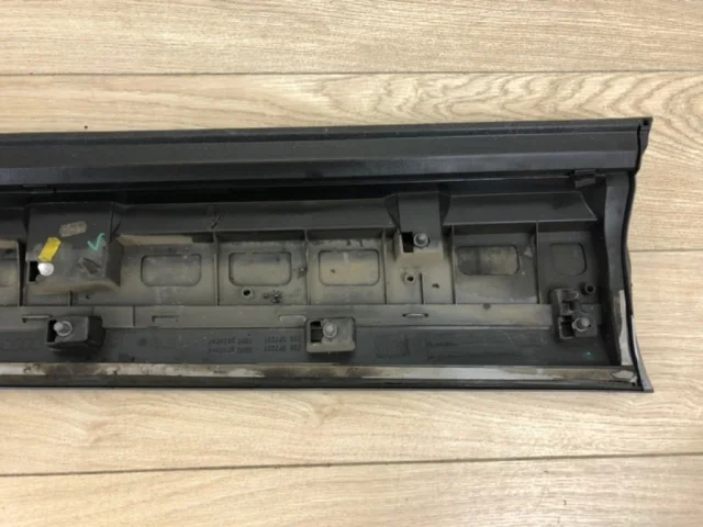 Накладка двери багажника для Audi Q7 4M 2015+ на фотографиях