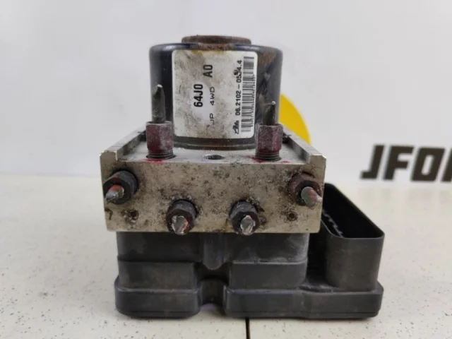 Блок ABS для Suzuki Grand Vitara 2005-2014 на фотографиях