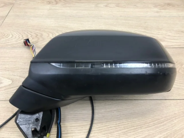 Стекла и зеркала для Audi Q7 4M 2015+ на фотографиях