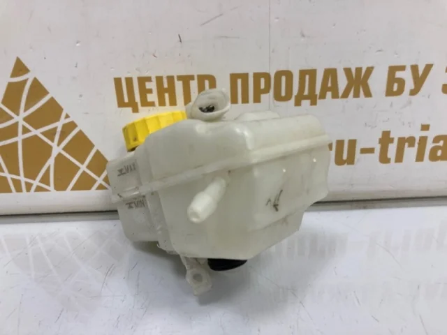 Бачок главного тормозного цилиндра для Skoda Rapid II 2020+ на фотографиях