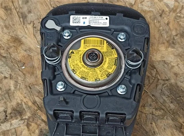 Подушка безопасности водителя для Opel Astra J Sports Tourer 2009-2017 на фотографиях