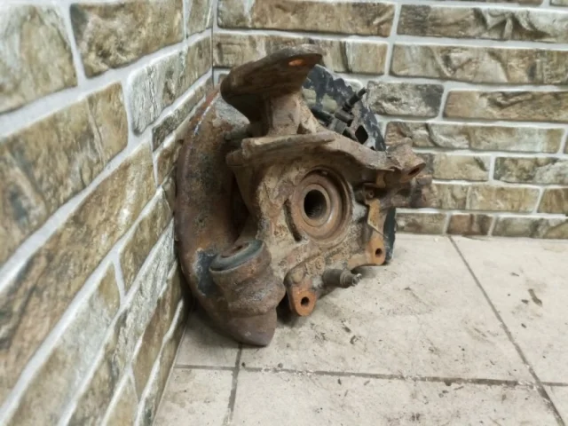 Кулак задний левый для Audi Q7 4L 2005-2015 на фотографиях